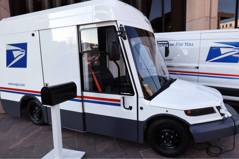 Afuera: Trump busca privatizar el servicio de correo de los Estados Unidos