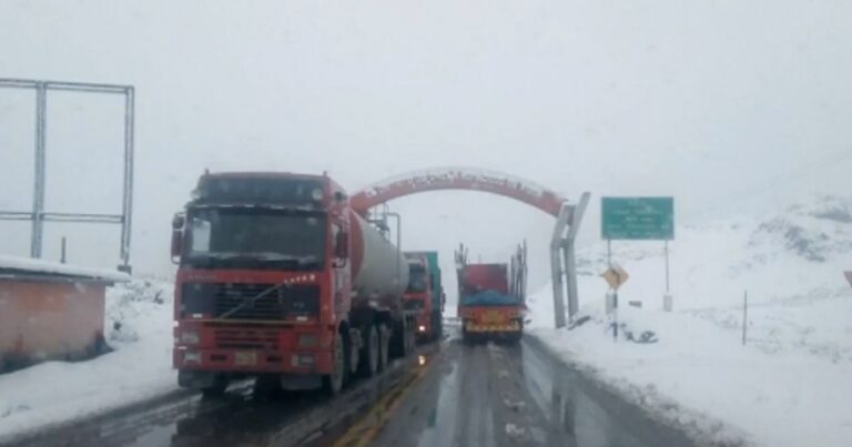 No hay pase en Ticlio: Carretera Central bloqueada por intensa nevada