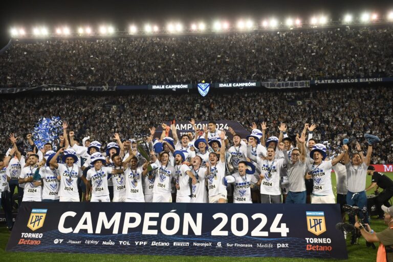 Vélez jugó los 50 partidos del año, se creó la obligación de ser campeón y con fútbol y carácter no le debe nada a nadie
