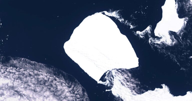 El iceberg más grande del mundo se desprendió de la Antártida y avanza a la deriva hacia el Atlántico Sur