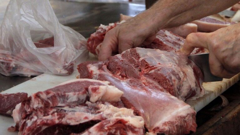 La carne vuelve a subir este lunes: cuánto costará el asado y qué alertan los carniceros?