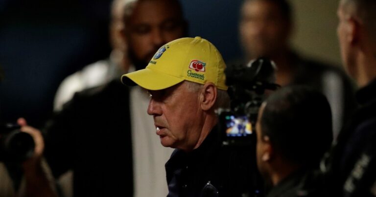 El Madrid ya es historia: Ancelotti llegó a Brasil y fue recibido por una multitud