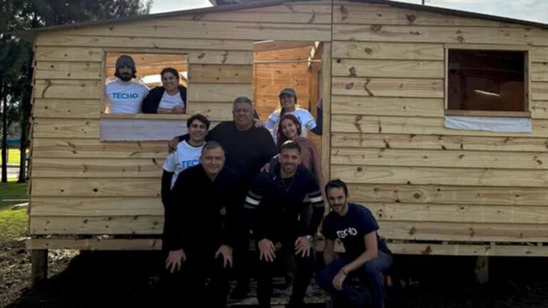 Chiqui Tapia mostró cómo serán las viviendas para los afectados por el temporal en Bahía Blanca