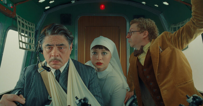 El esquema fenicio: la primera escena ya vale el precio de la entrada