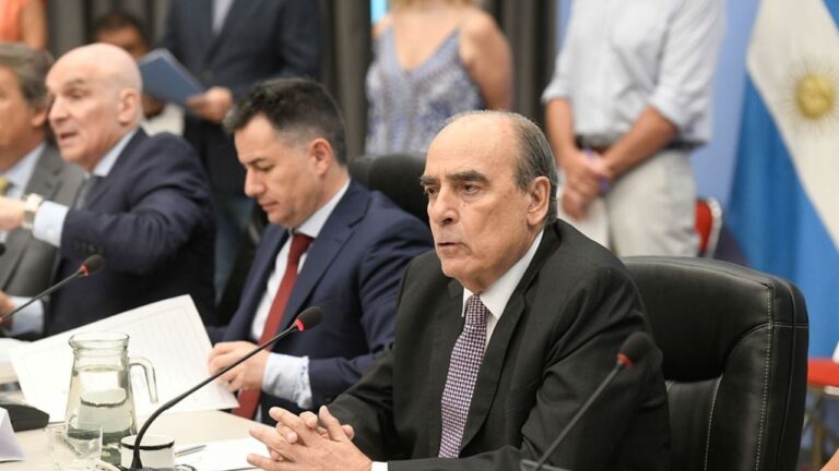 El Gobierno buscan blindar a quienes usen dólares del colchón