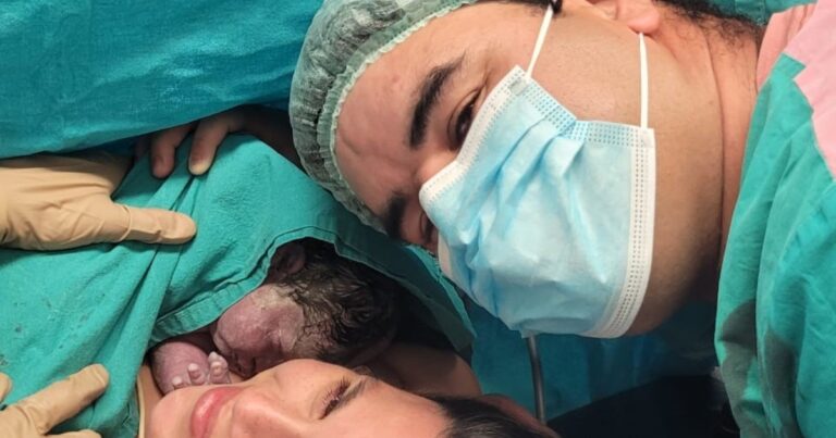 Inédita cirugía en el hospital Garrahan: nació una beba a la que operaron en el útero de la madre