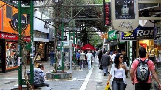 Feriados del 16 y 20 de junio: cómo será la atención en los comercios de Córdoba