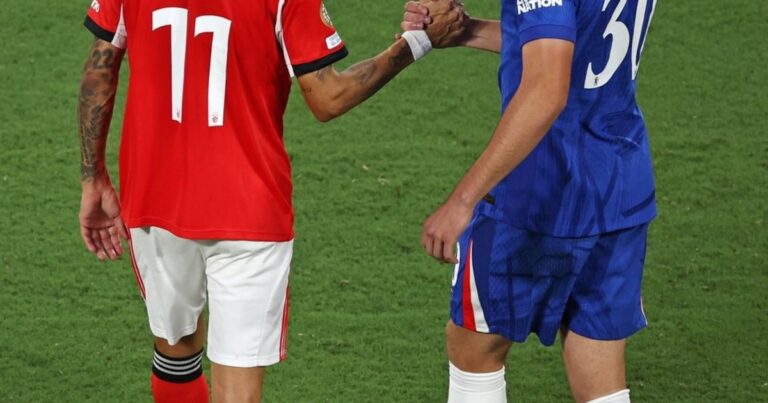 Aaron Anselmino y un debut especial con la camiseta del Chelsea en la goleada frente al Benfica