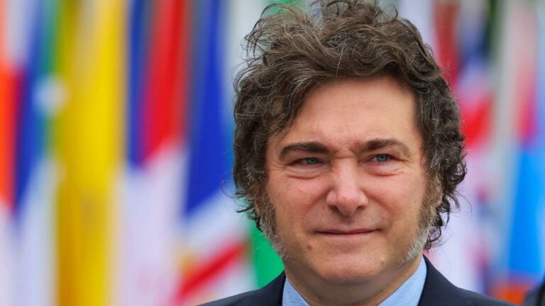 Javier Milei dio de baja el desfile que él mismo había recuperado