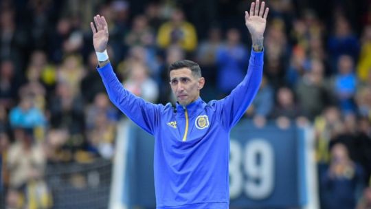 El Gigante de Arroyito se rindió a sus pies: así fue el emotivo debut de Ángel Di María