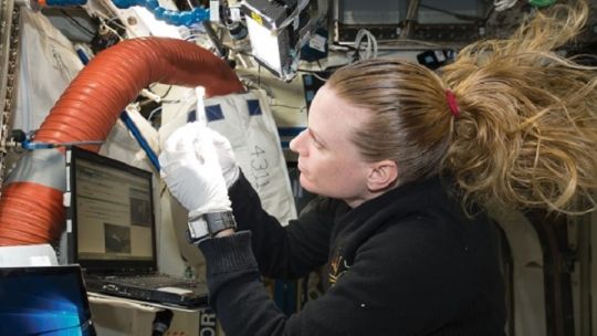 Cómo hacer investigación en el espacio puede mejorar la medicina sobre la Tierra