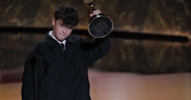 Premios Emmy 2025 en vivo: «Adolescencia» arrasa