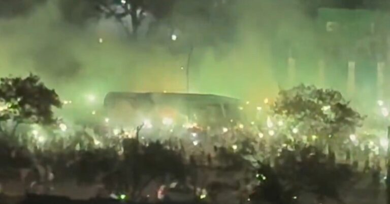 Video: el impresionante recibimiento de los hinchas de Palmeiras en la llegada del plantel al estadio