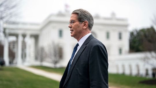 Bessent llama a la calma en Europa por disputa de Trump sobre Groenlandia